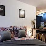 Blackwood Haven: Modern Escape